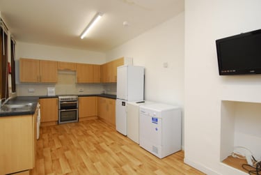 4 bed house, Eton Place, North Hill, Plymouth, PL15DT - Image 3